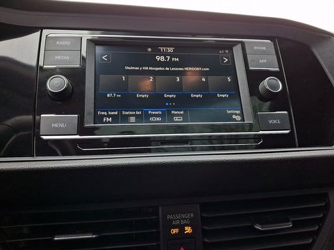 Certified 2022 Volkswagen Jetta SE w/ Panoramic Sunroof Package FWD image 17