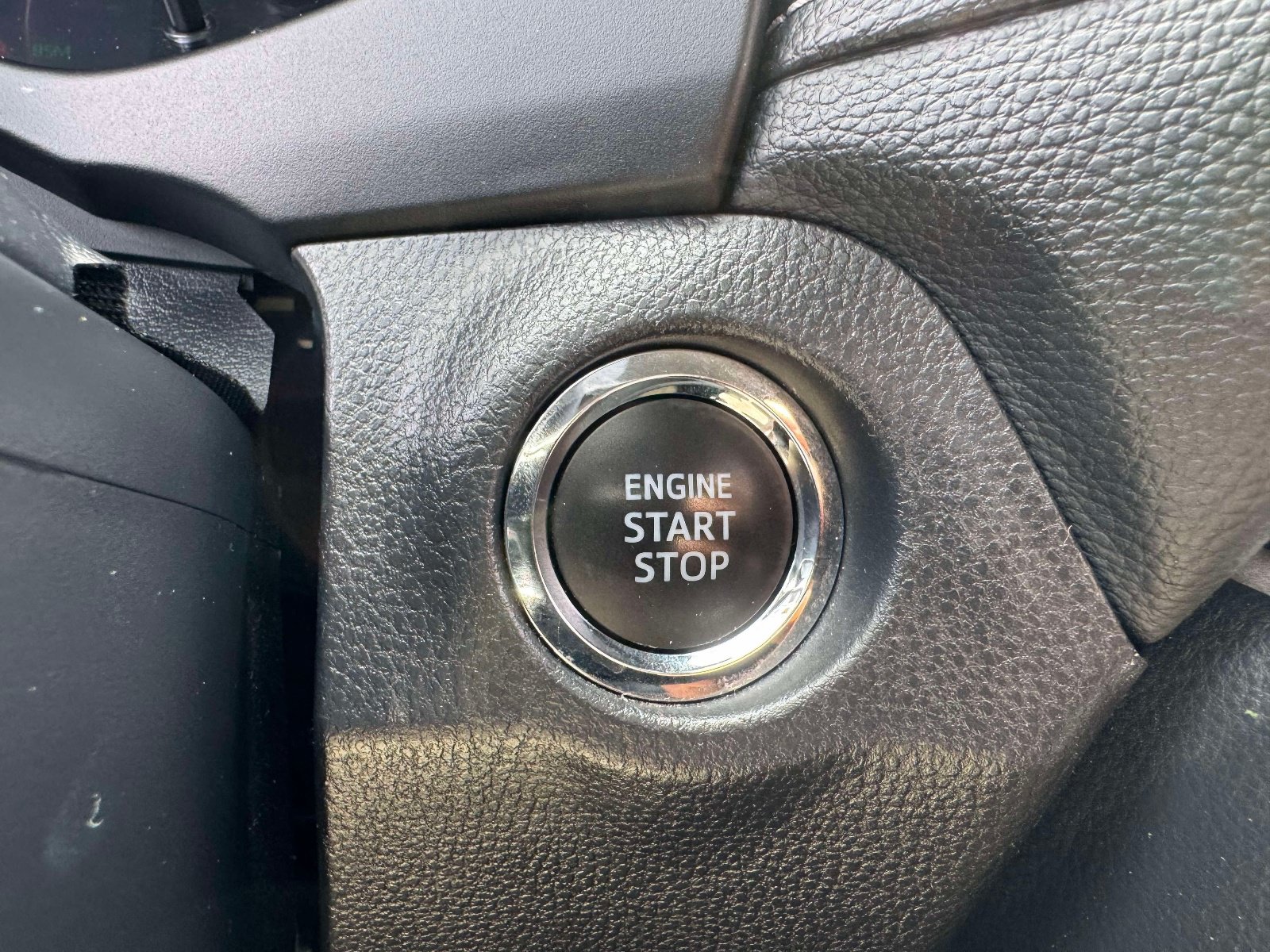 Used 2025 Toyota RAV4 XLE FWD image 34