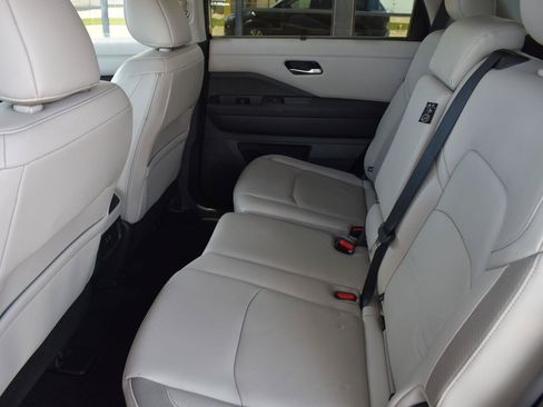 Used 2025 Nissan Pathfinder SL FWD image 47