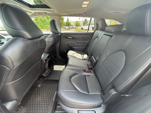 Used 2026 Toyota Highlander AWD image 23