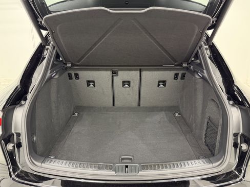 Certified 2025 Porsche Macan AWD/4WD image 59