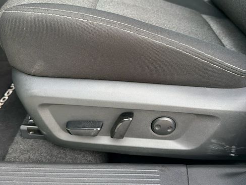 Used 2025 Nissan Rogue SV FWD image 15