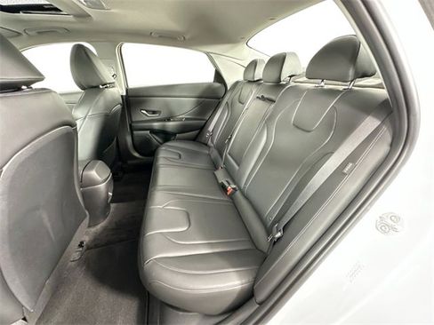 Used 2024 Hyundai Elantra Limited image 27