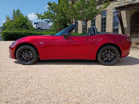 Used 2020 MAZDA MX-5 Miata Sport RWD image 8