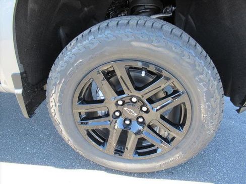 New 2026 Chevrolet Silverado 1500 LT Trail Boss w/ Dark Appearance Package image 5