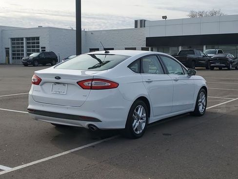 Used 2016 Ford Fusion SE image 3