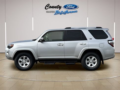 Used 2022 Toyota 4Runner SR5 Premium w/ Moonroof Package image 3