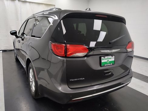 Used 2018 Chrysler Pacifica Touring-L Plus w/ Advanced Safetytec Group FWD image 5