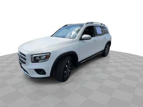 Used 2022 Mercedes-Benz GLB 250 4MATIC image 4