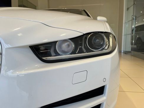 Used 2018 Jaguar XE Premium AWD/4WD image 9