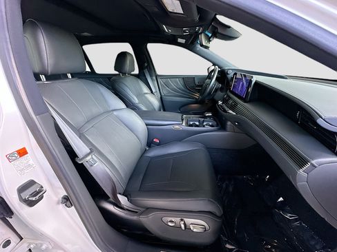 Used 2023 Lexus LS 500 RWD image 27