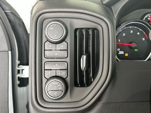 Used 2021 Chevrolet Silverado 2500 Custom w/ Custom Value Package image 18