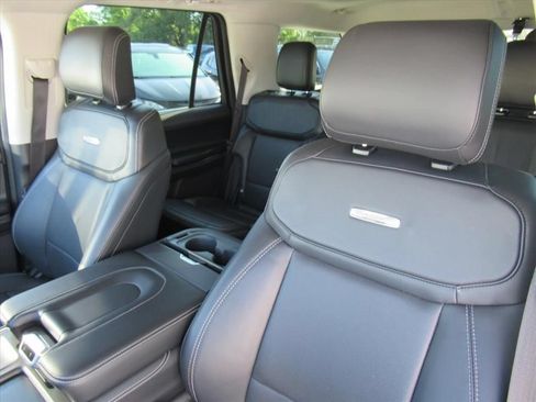 Used 2025 Ford Expedition Platinum AWD/4WD image 17