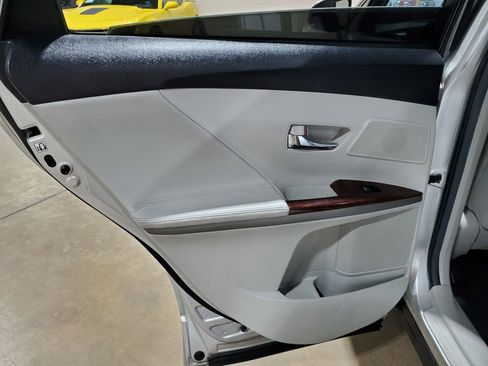 Used 2012 Toyota Venza Limited image 25