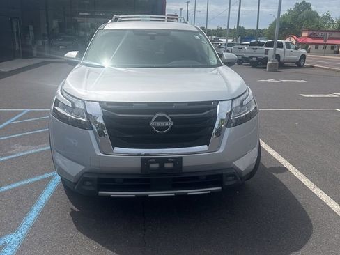 Used 2023 Nissan Pathfinder SL AWD/4WD image 1