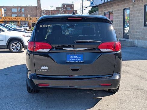Used 2023 Chrysler Voyager LX FWD image 5