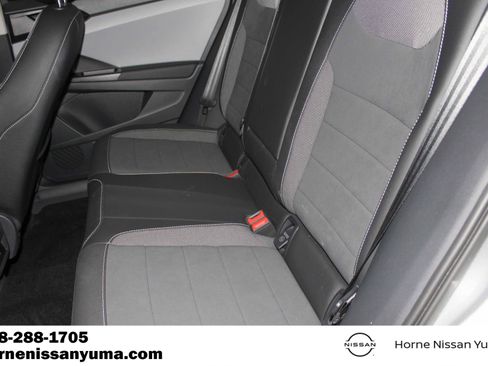 Used 2023 Volkswagen Taos SE w/ Panoramic Sunroof Package FWD image 5