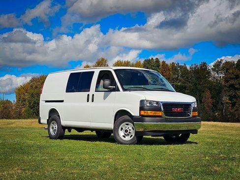 New 2025 GMC Savana 3500 w/ Driver Convenience Package RWD image 2