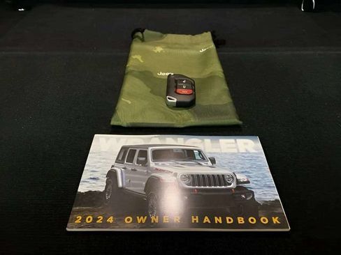 Used 2024 Jeep Wrangler Unlimited AWD/4WD image 12
