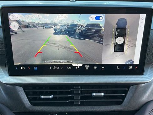 Used 2025 Ford Explorer Platinum image 27