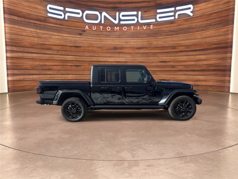 Used 2022 Jeep Gladiator Willys image 5