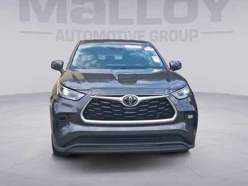 Used 2023 Toyota Highlander LE AWD/4WD image 8