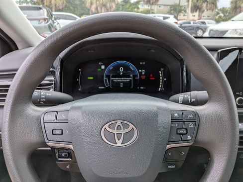 Used 2025 Toyota Camry LE w/ Convenience Package FWD image 26
