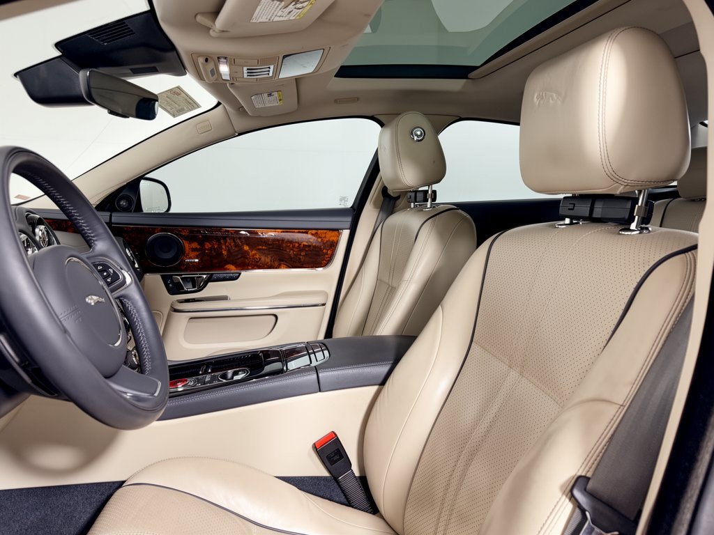 Used 2019 Jaguar XJ R-Sport RWD image 5