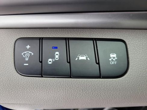 Used 2020 Hyundai Elantra SEL FWD image 17