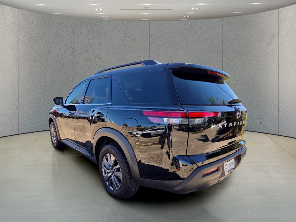 Used 2025 Nissan Pathfinder SV FWD image 3