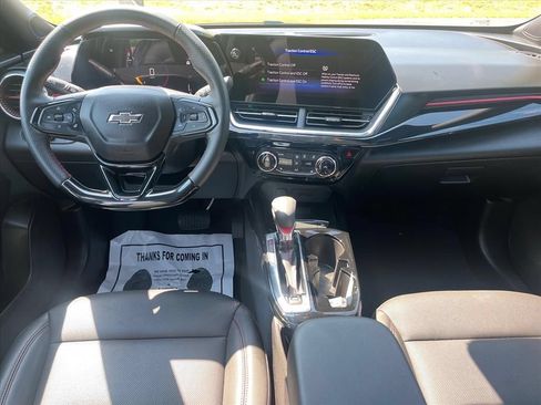 Used 2025 Chevrolet Trax RS w/ Sunroof Package FWD image 7