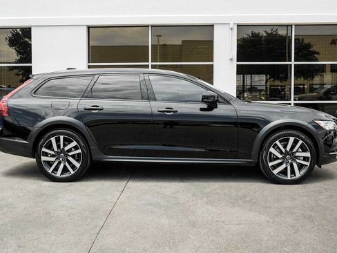 Used 2025 Volvo V90 B6 Cross Country Plus w/ Protection Package Premier AWD/4WD image 8