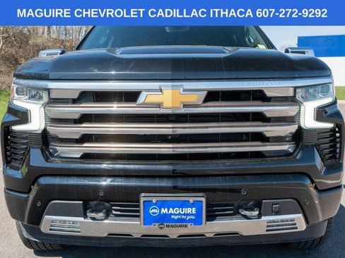 Used 2022 Chevrolet Silverado 1500 High Country w/ High Country Premium Package AWD/4WD image 3