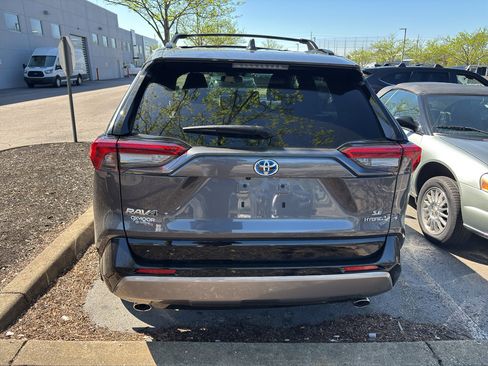 Used 2024 Toyota RAV4 SE image 5