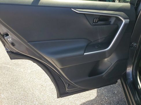 Used 2020 Toyota RAV4 LE FWD image 23