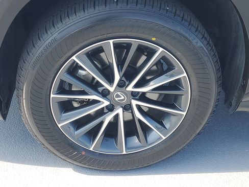 Used 2025 Lexus NX 250 FWD w/ Accessory Package (Z1) image 5