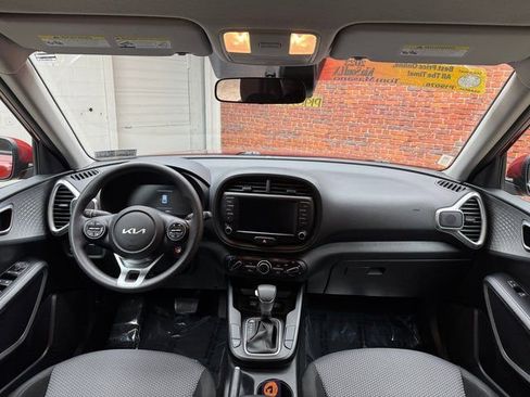 Used 2023 Kia Soul LX w/ LX Technology Package image 12