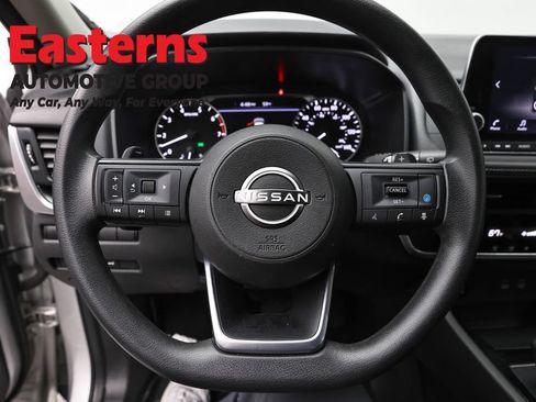 Used 2024 Nissan Rogue SV FWD image 10