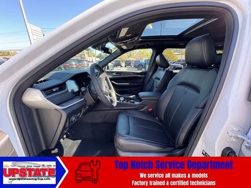 New 2025 Jeep Grand Cherokee Limited image 12