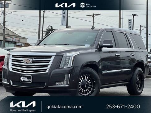 Used 2017 Cadillac Escalade Platinum AWD/4WD image 1