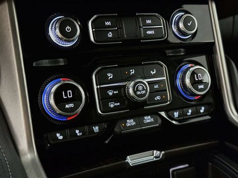 Used 2022 GMC Yukon Denali AWD/4WD image 8