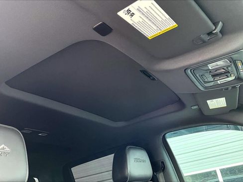 Used 2019 Chevrolet Silverado 1500 High Country w/ Technology Package image 13