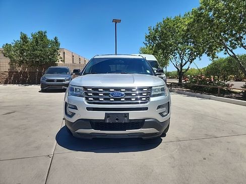 Used 2016 Ford Explorer XLT AWD/4WD image 2