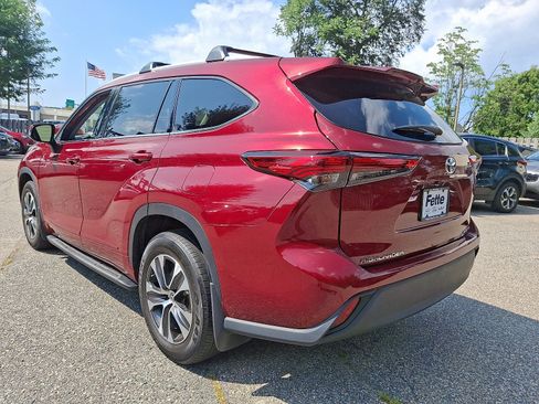 Used 2022 Toyota Highlander XLE image 6