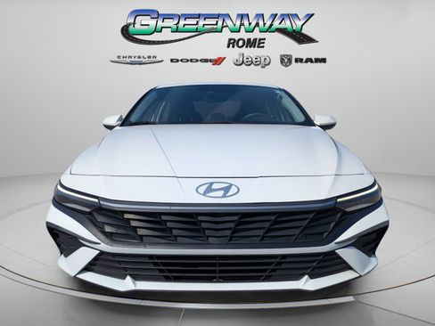 Used 2024 Hyundai Elantra SEL FWD image 3
