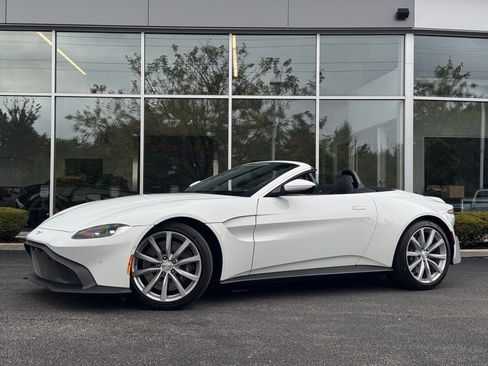 Used 2023 Aston Martin V8 Vantage Roadster RWD image 2