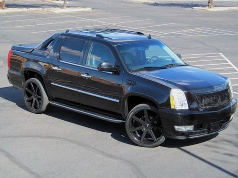 Used 2011 Cadillac Escalade EXT image 36