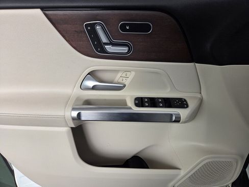 Certified 2022 Mercedes-Benz GLB 250 4MATIC w/ Premium Package Lite image 22
