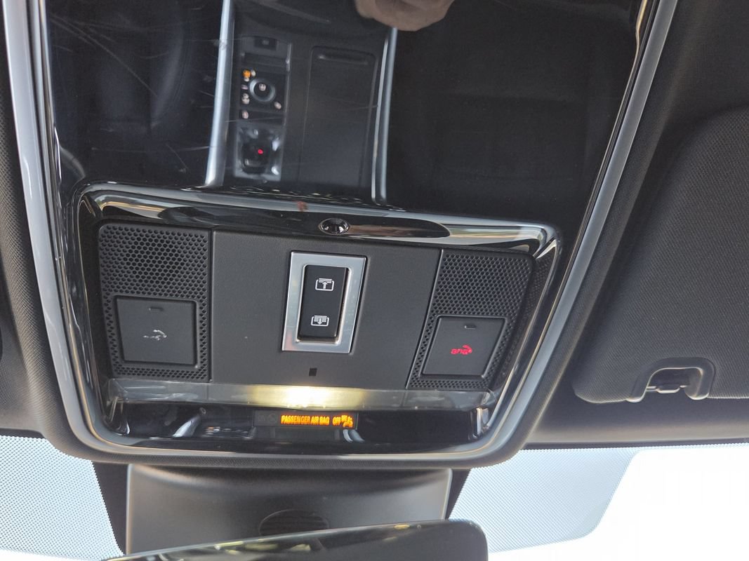 Used 2020 Land Rover Range Rover Sport SE AWD/4WD image 32
