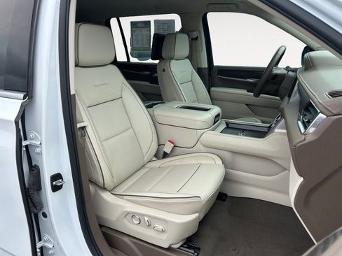 Used 2024 GMC Yukon XL Denali w/ Advanced Technology Package AWD/4WD image 24